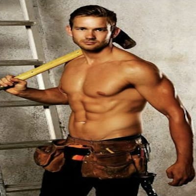 Royce Hens Party Entertainer